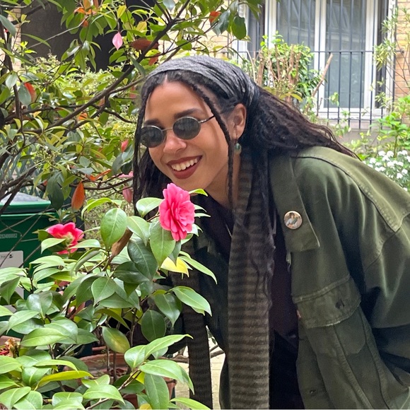 Meet your Posher, Brianna ! - Picture 2 of 3